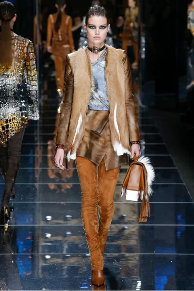 Look 30